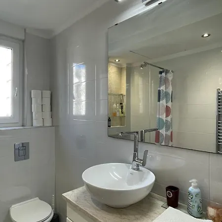 Daire Hilton View Cozy Njegoseva Vracar - Sleeps 4 *