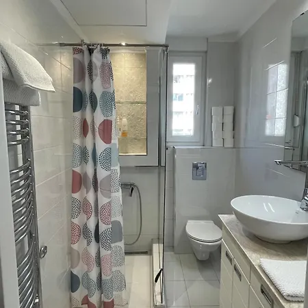 Hilton View Cozy Njegoseva Vracar - Sleeps 4 * Belgrade